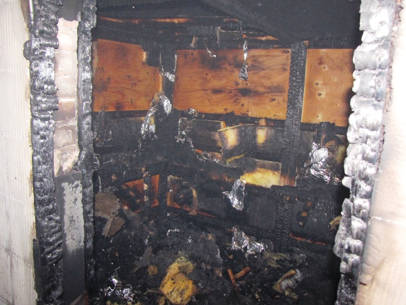 Pohled do vyhořelé sauny nemocnice v době lokalizace požáru