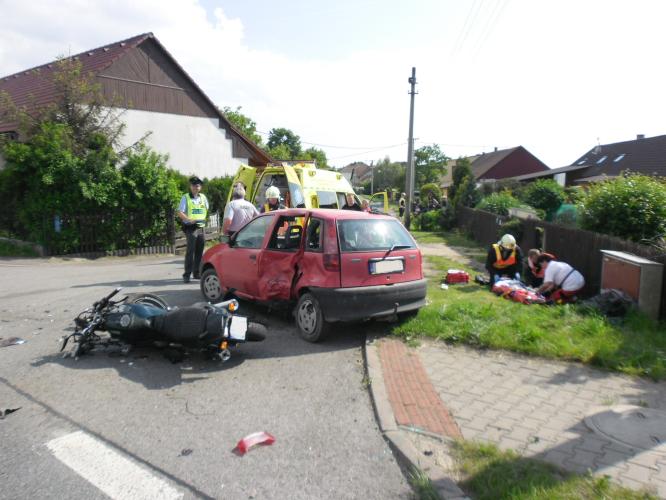 Při nehodě ve Chvojenci byl zraněn motocyklista