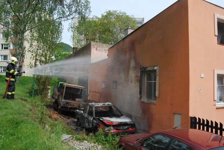 požár autovraků Ústí nad Labem (2).JPG