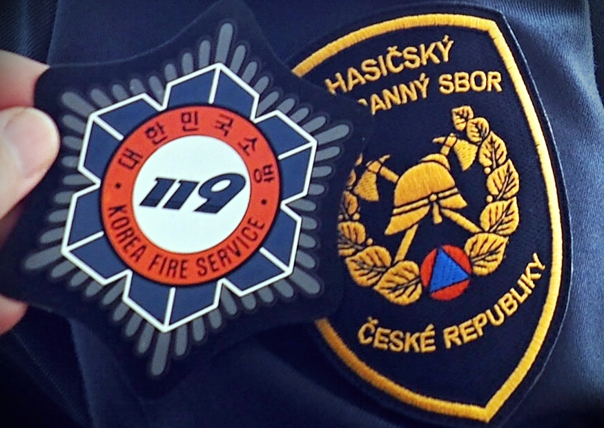 Znaky Korea fire servis a HZS ČR