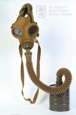 ceskoslovenska-vojenska-ochranna-maska-vzor-35-s-filtrem.jpg