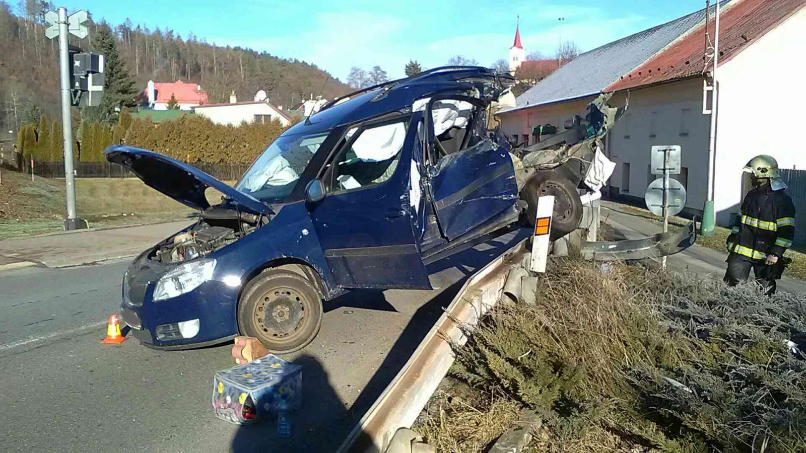 0701_nehoda_vlak_auto_hlubocky (3).jpg