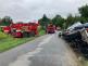 JČK_DN kamionu převážejícího nebezpečné látky_hasiči zajišťují vůz lany