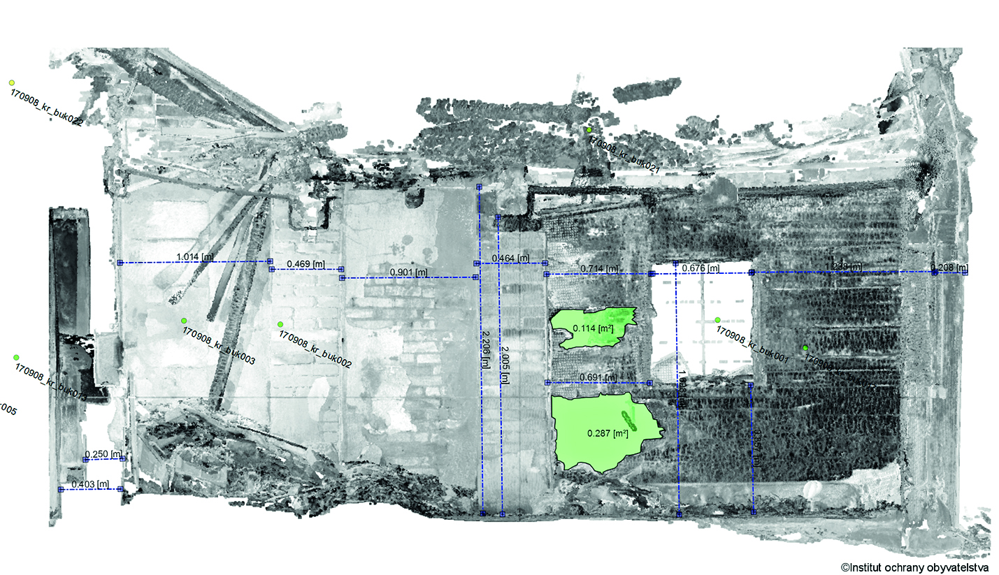 Obr. 3 Řez stavbou včetně zájmových částí stavby s vyznačením ploch - infračervené spektrum [4]