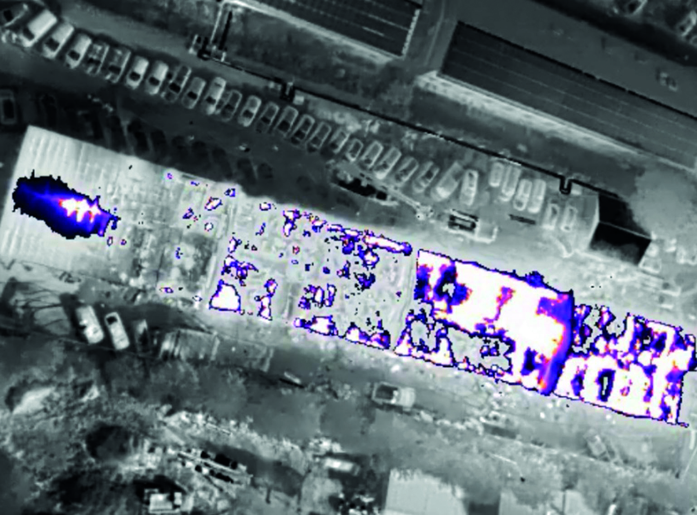 Obr. 7 Letecký termovizní snímek v průběhu požáru ubytovny