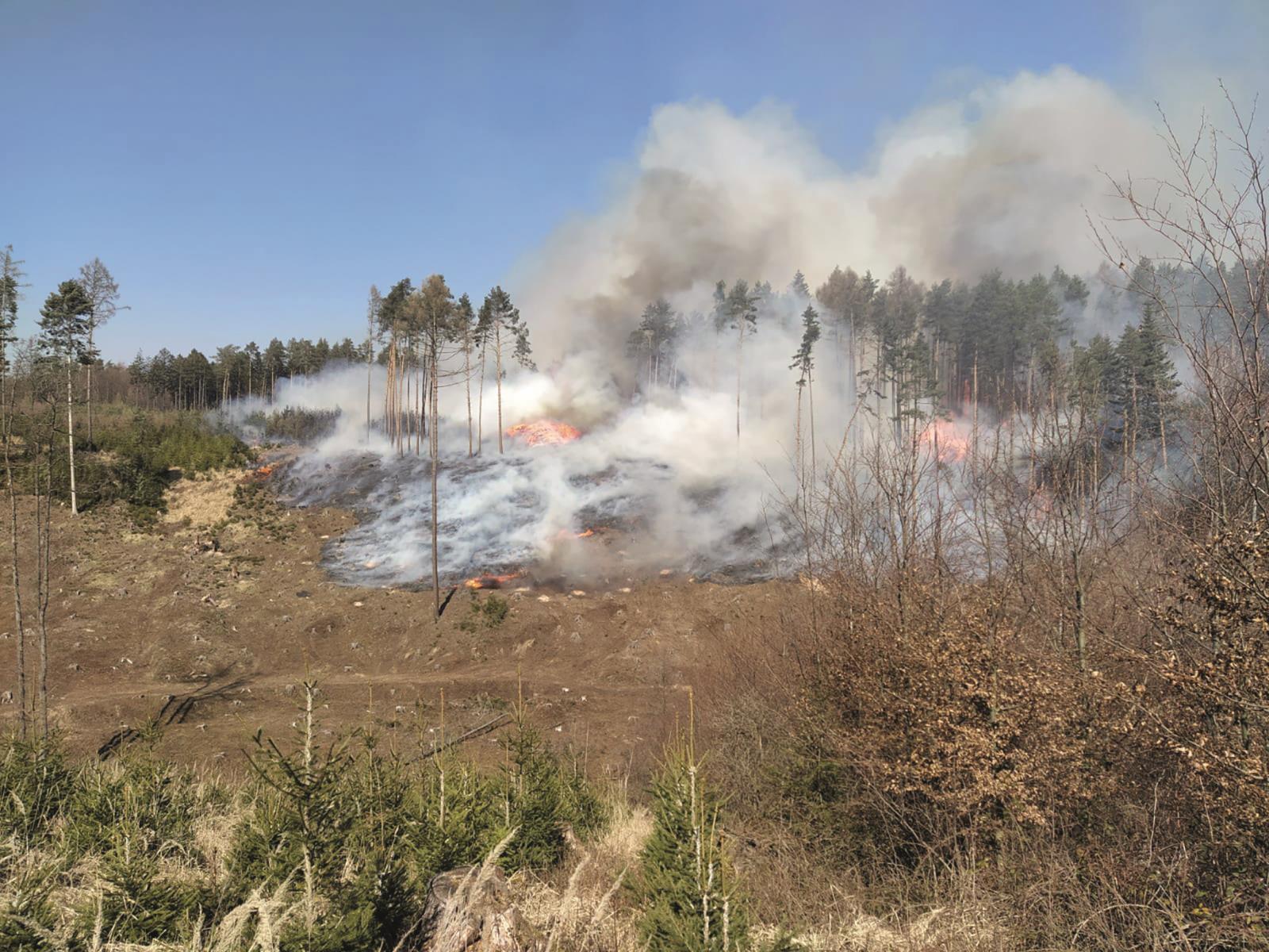Požár u obce Podmokly