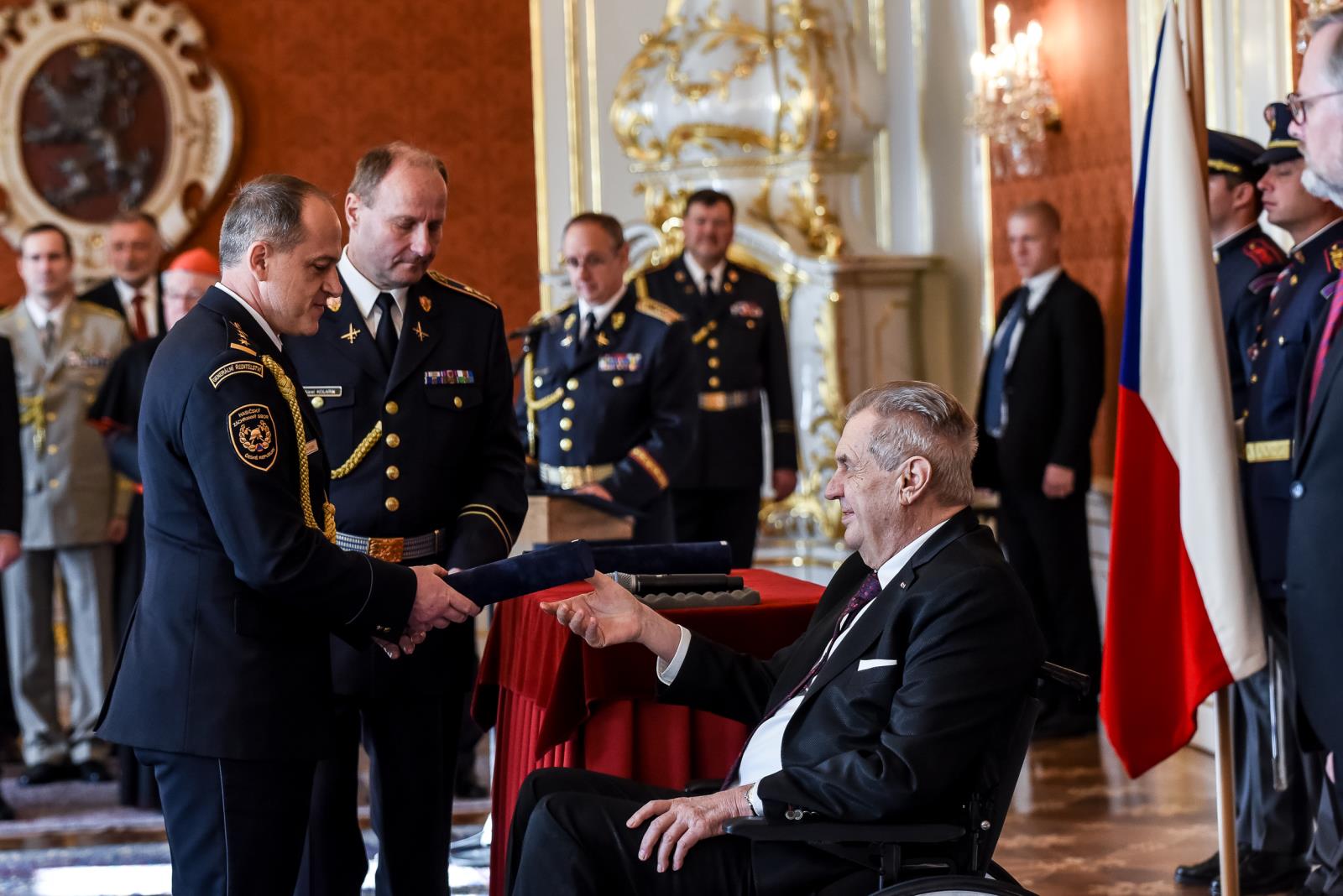 brig.gen. Petr Ošlejšek a prezident ČR Miloš Zeman.jpg