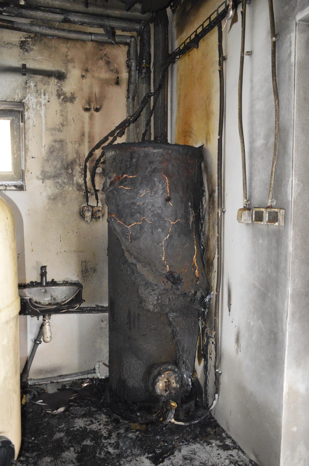 Následky požáru boileru bez zapojených jistících prvků