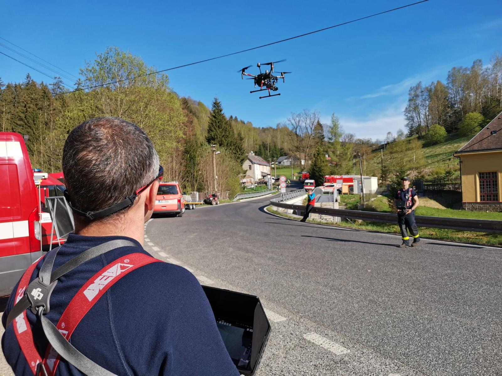 Příslušníci HZS Libereckého kraje během pátrací akce využili hasičské bezpilotní letouny - drony