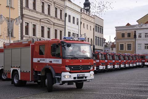 Odjezd požární techniky z českobudějovického náměstí