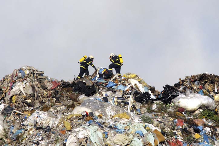 Likvidace požáru skládky odpadů