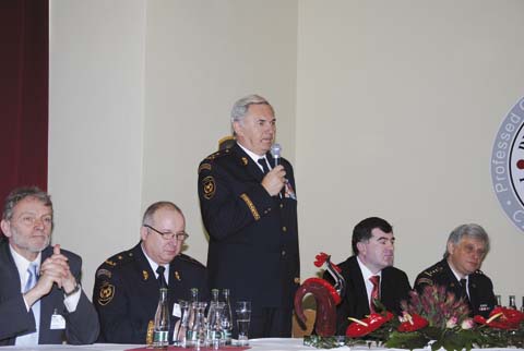 Úvodní slovo konference patřilo generálnímu řediteli HZS ČR genmjr. Ing. Miroslavu Štěpánovi