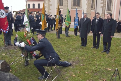 Akt k uctění památky policistů a hasičů, kteří zahynuli při plnění služebních povinností