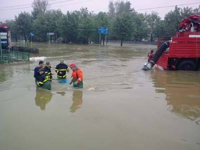 Poskytování pomoci obětem povodní v Polsku