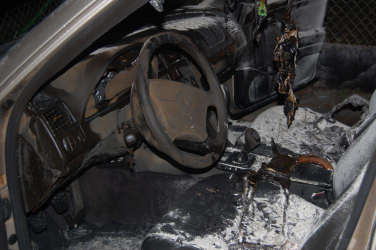 plameny v Cholticích poškodily i vozidlo Mercedes