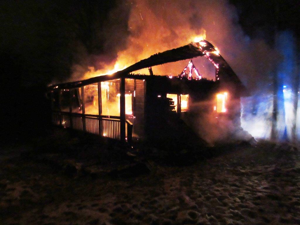 9.1.2017 (RO 0.07) požár chatky Bušovice.jpg