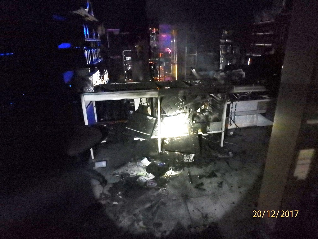 20.12.2017 (PJ 18.06) požár PC v prodejně Přeštice (3).JPG