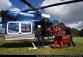 PHA_výcvik leteckých záchranářů_3 letečtí záchranáři nasedají ke kolegům z PČR do vrtulníku