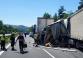072-Vyprošťování zraněného řidiče z dodávkového vozidla mezi dvěma kamiony na plzeňské dálnici u Berouna