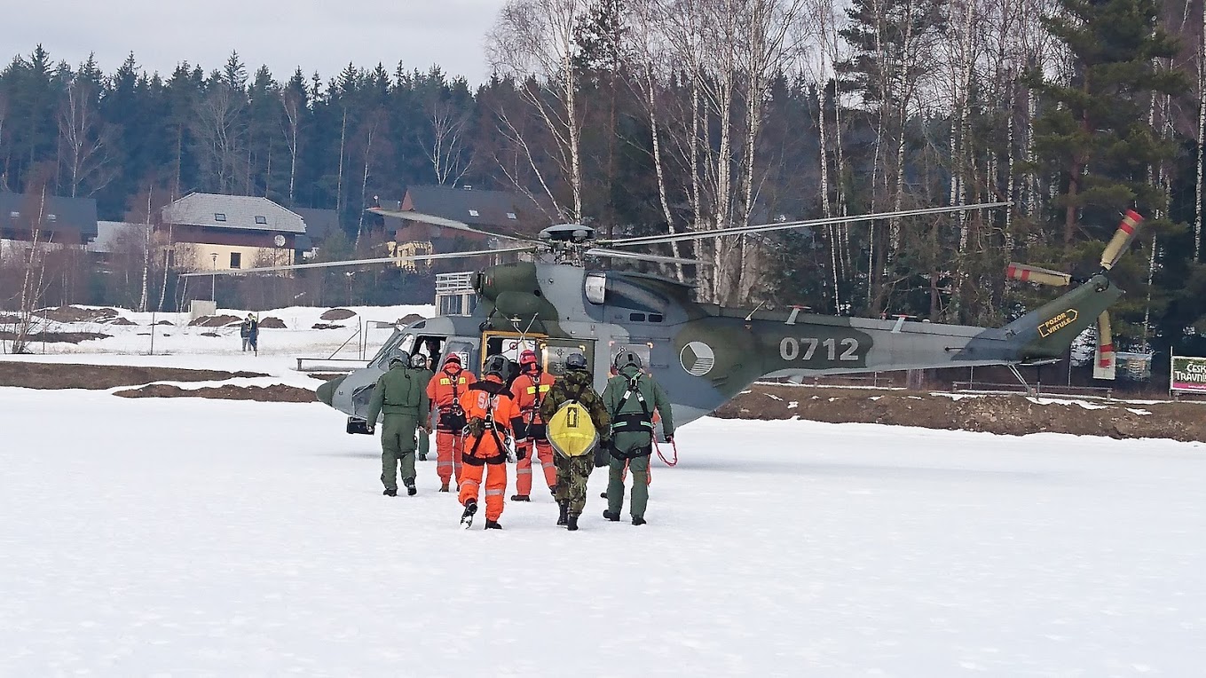 Leteční záchranáři - výcvik, Lipno - 20. a 21. 2. 2019 (15).JPG