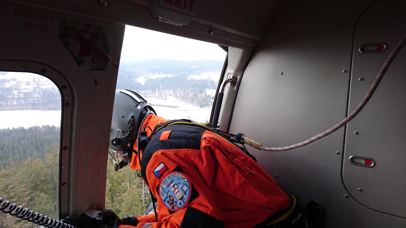 Leteční záchranáři - výcvik, Lipno - 20. a 21. 2. 2019 (13).JPG