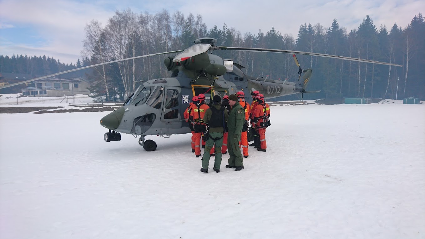 Leteční záchranáři - výcvik, Lipno - 20. a 21. 2. 2019 (9).JPG