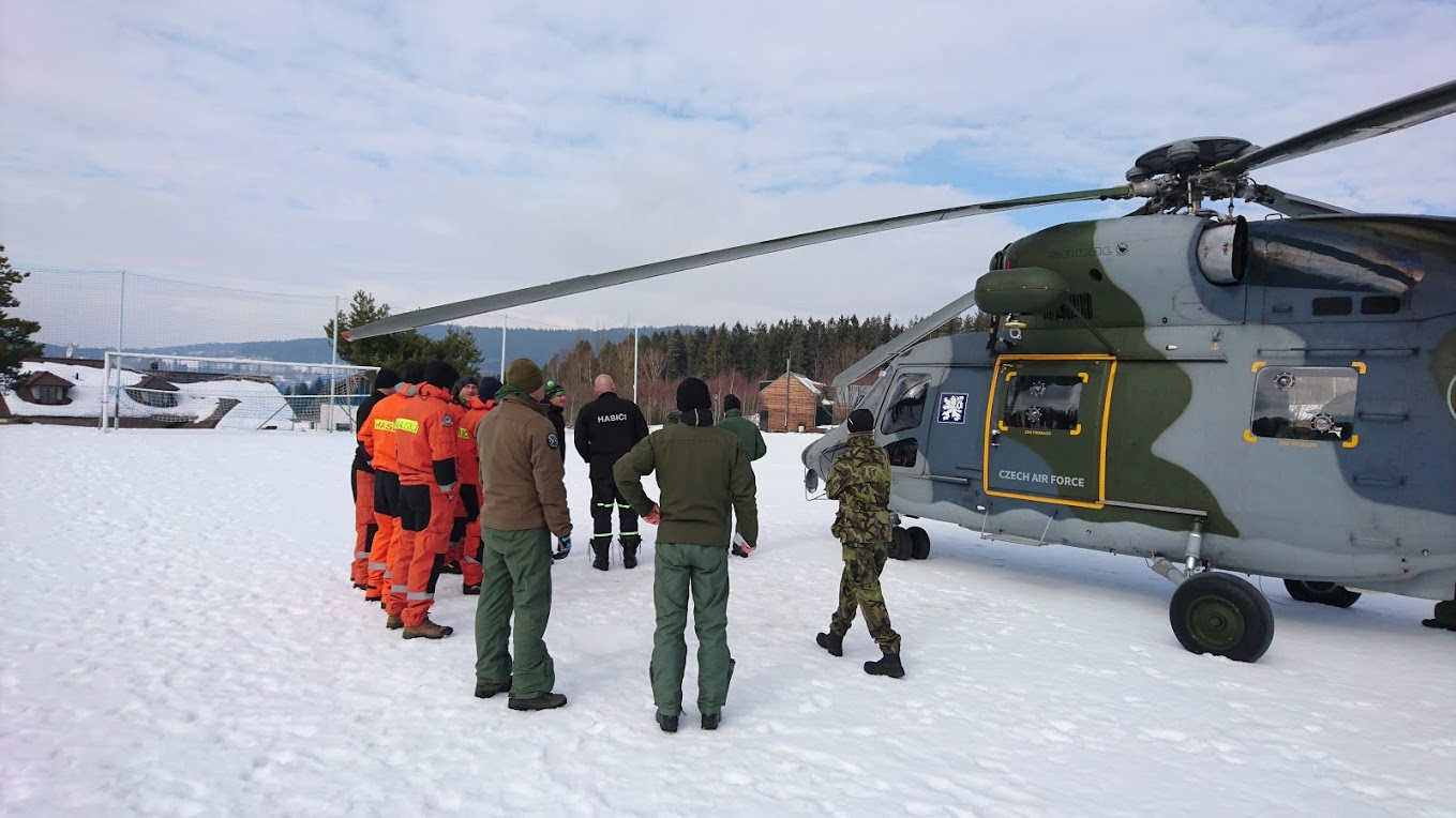 Leteční záchranáři - výcvik, Lipno - 20. a 21. 2. 2019 (7).JPG