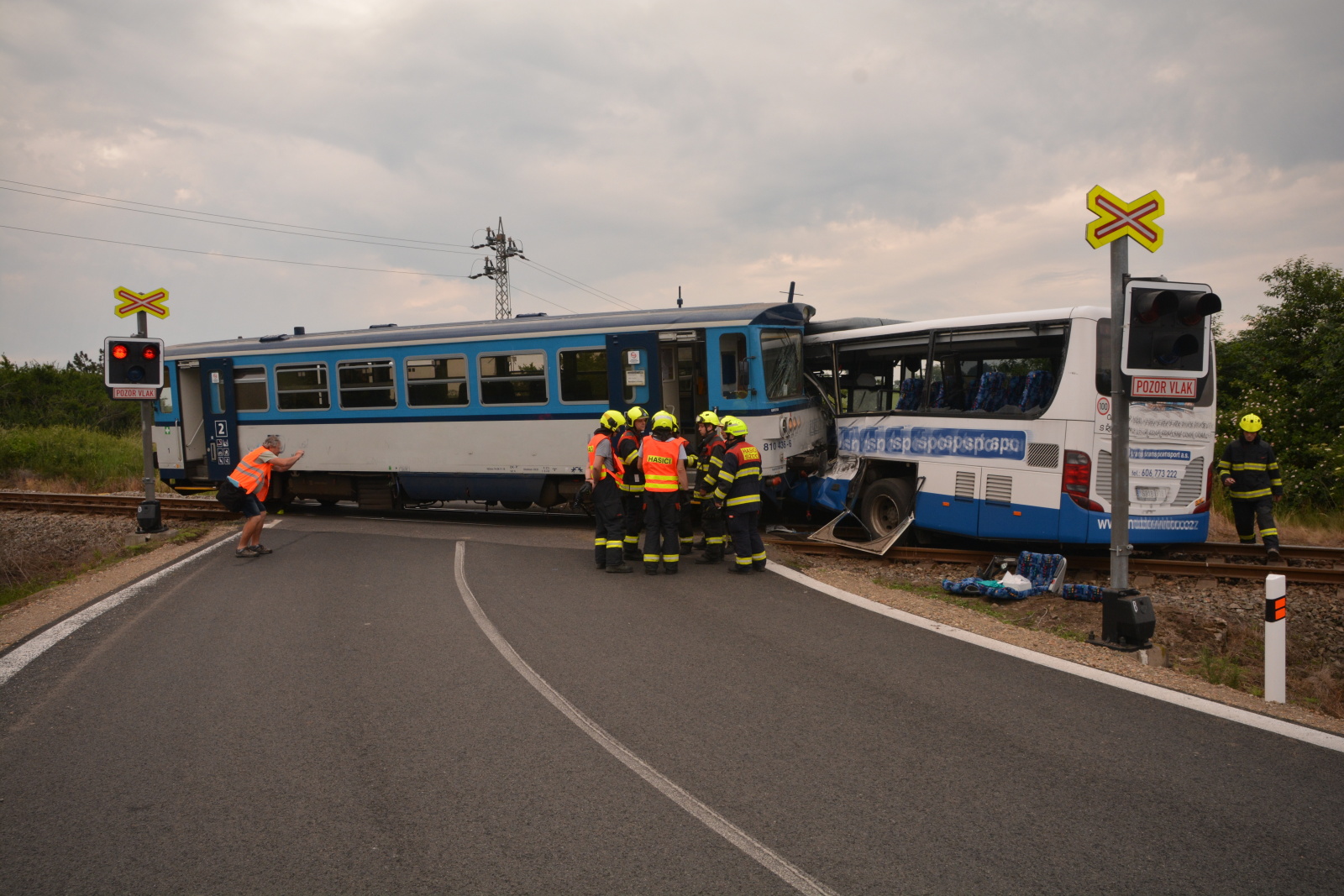037 - střet vlaku a autobusu u Struhařova červen.JPG