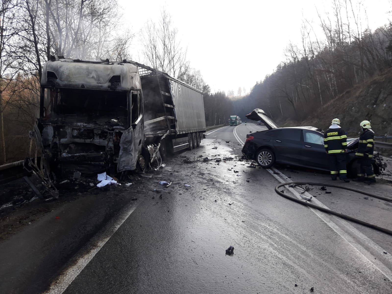 016 - Dopravní nehoda s následným požárem u Votic.jpg
