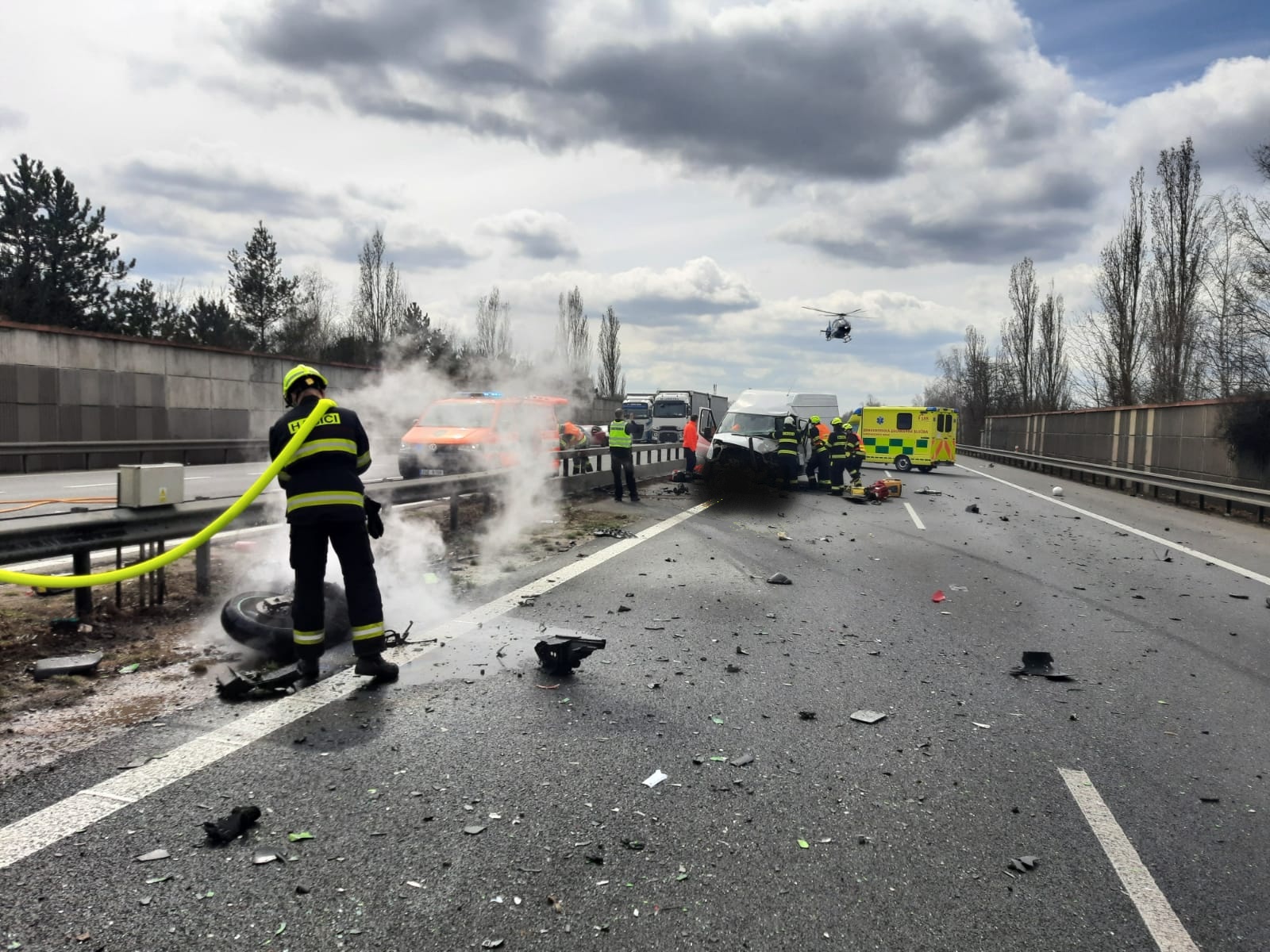 028 - Tragická dopravní nehoda s následným požárem na dálnici D5.jpg