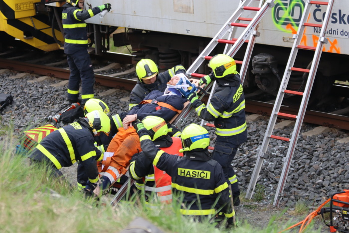MSK_Taktické cvičení_Záchrana osob po srážce vlaku na železnici na Novojičínsku (2).jpg