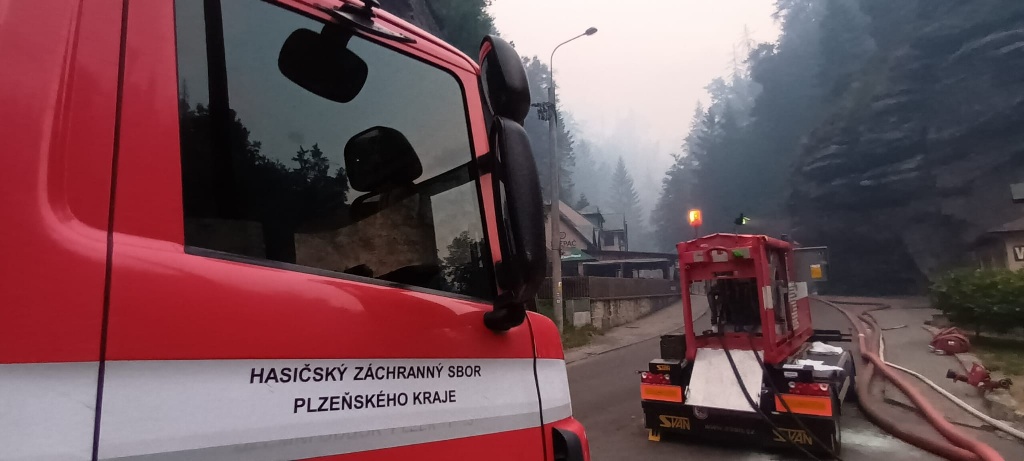 odřad hasičů z Plzeňského kraje ve Hřensku (2).jpeg