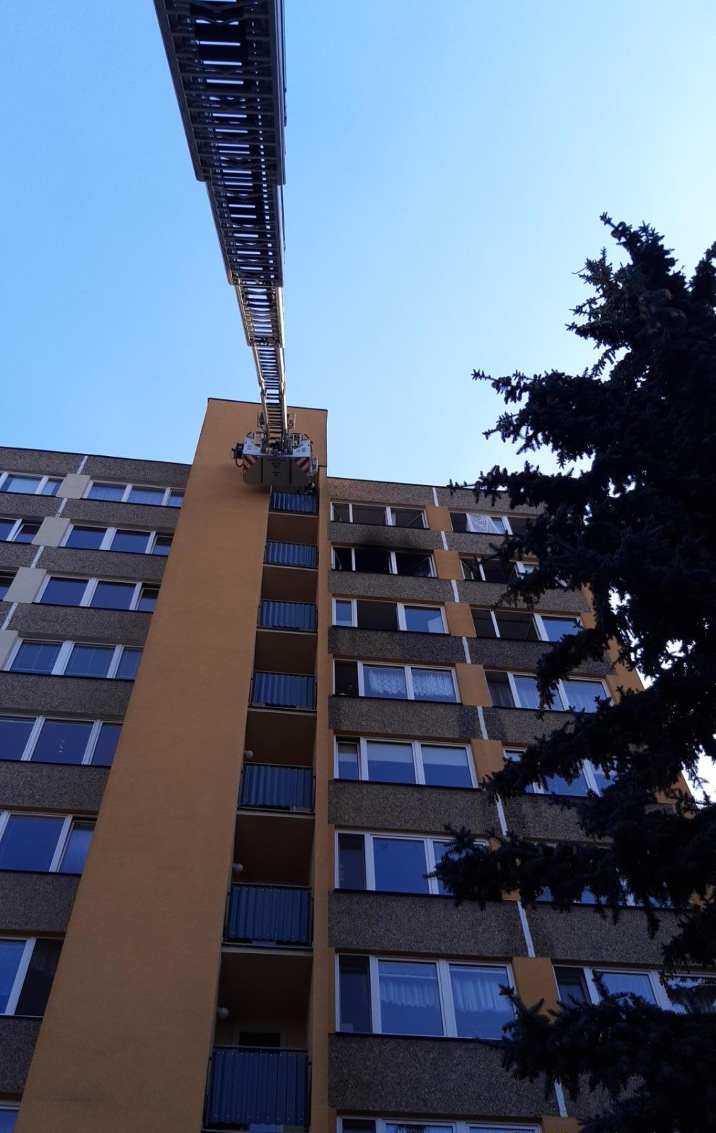 087-Požár kuchyně ve výškové budově v Mladé Boleslavi.jpg