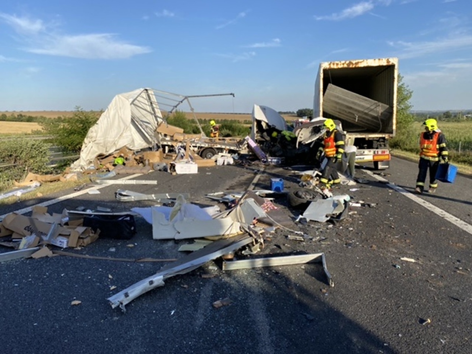 091-Vážná nehoda kamionu a dodávkového vozidla na dálnici D8 u Nové Vsi.jpg
