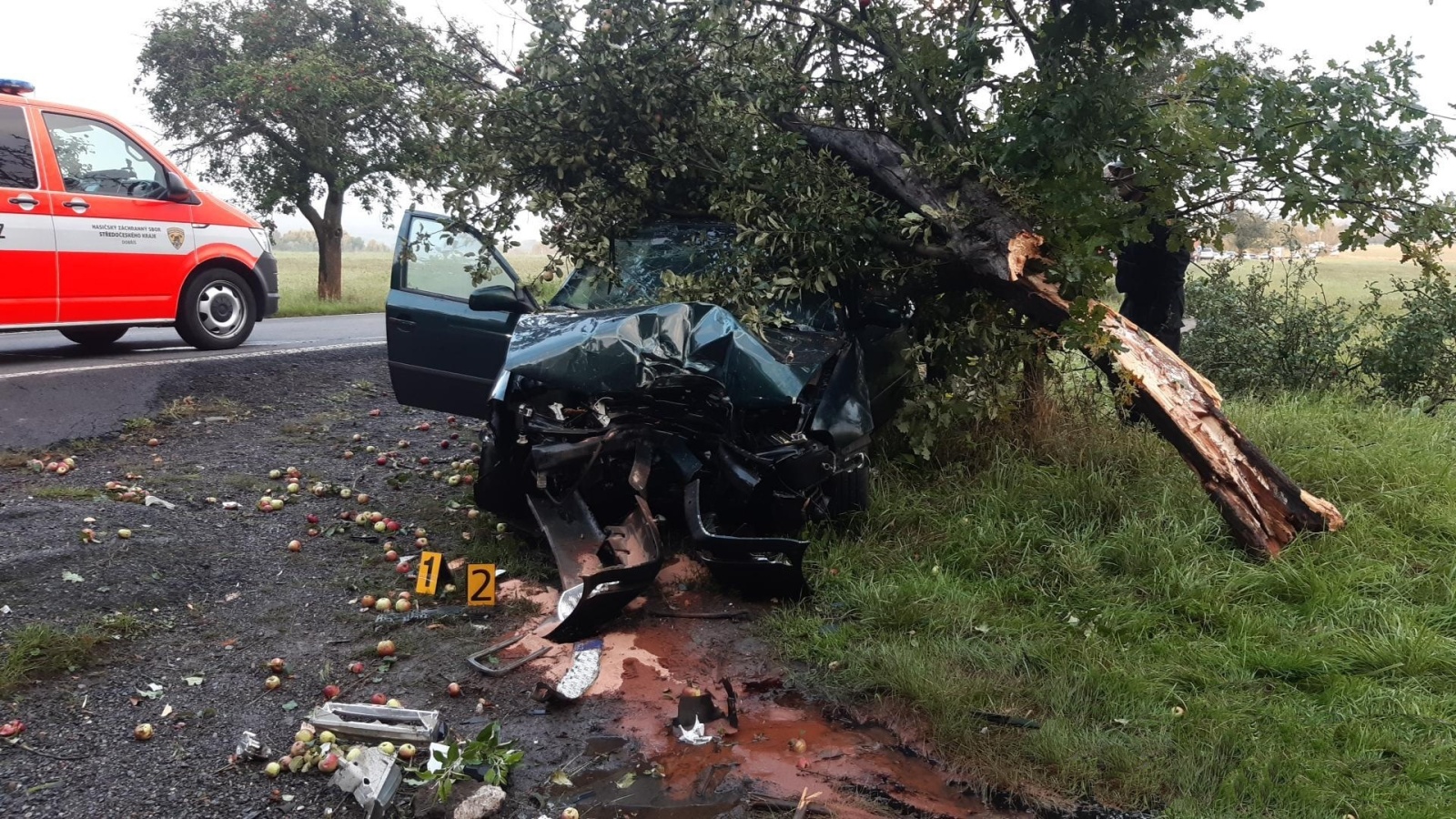 146-Havárie osobního automobilu nedaleko obce Hostomice na Berounsku.jpg