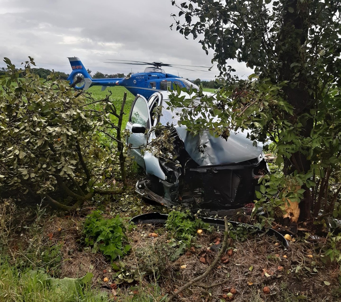 148-Havárie osobního vozidla u Bezna na Mladoboleslavsku.jpg