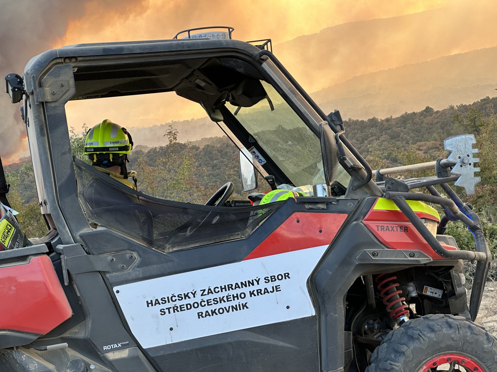 073-Pomoc českých hasičů při požárech v Řecku.JPG