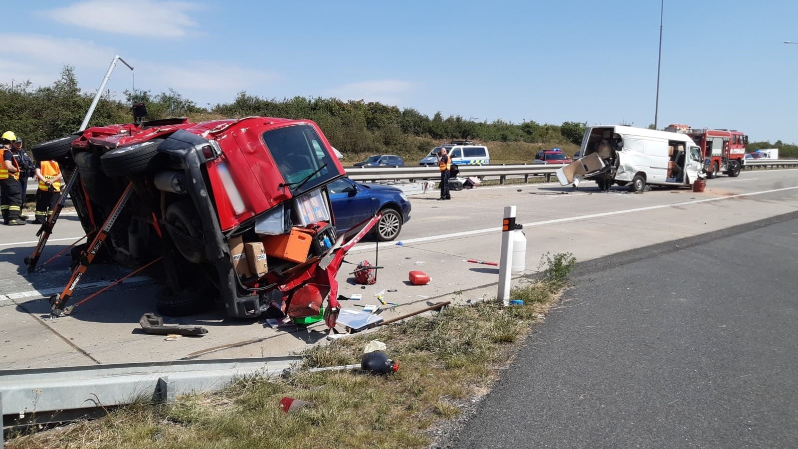 057 - dopravní nehoda tří vozidel na Pražském okruhu červenec.jpg