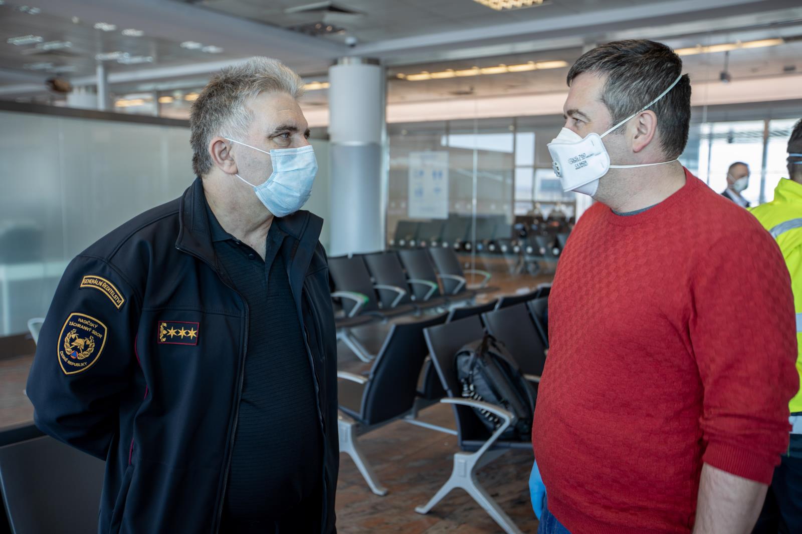Generální ředitel Drahoslav Ryba ministr vnitra na letišti Václava Havla v době pandemie covid_19.jpg