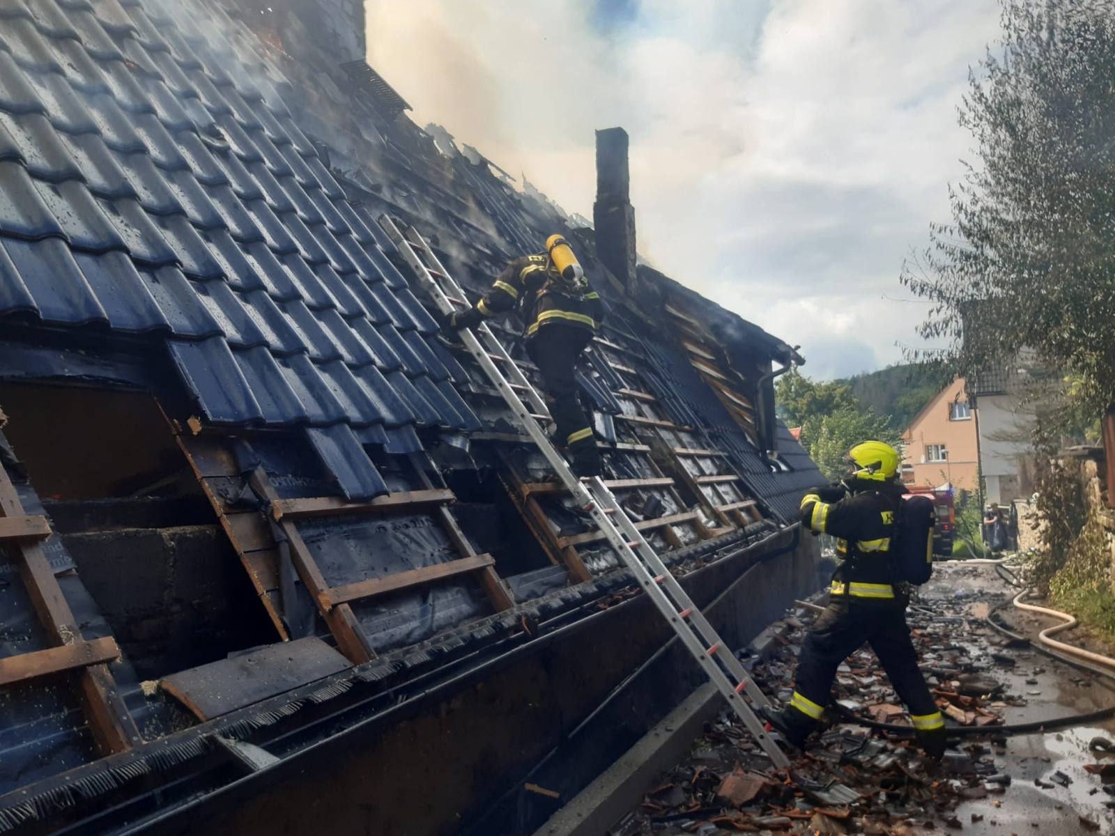 057 - Požár rodinného domu v obci Kaliště.jpg