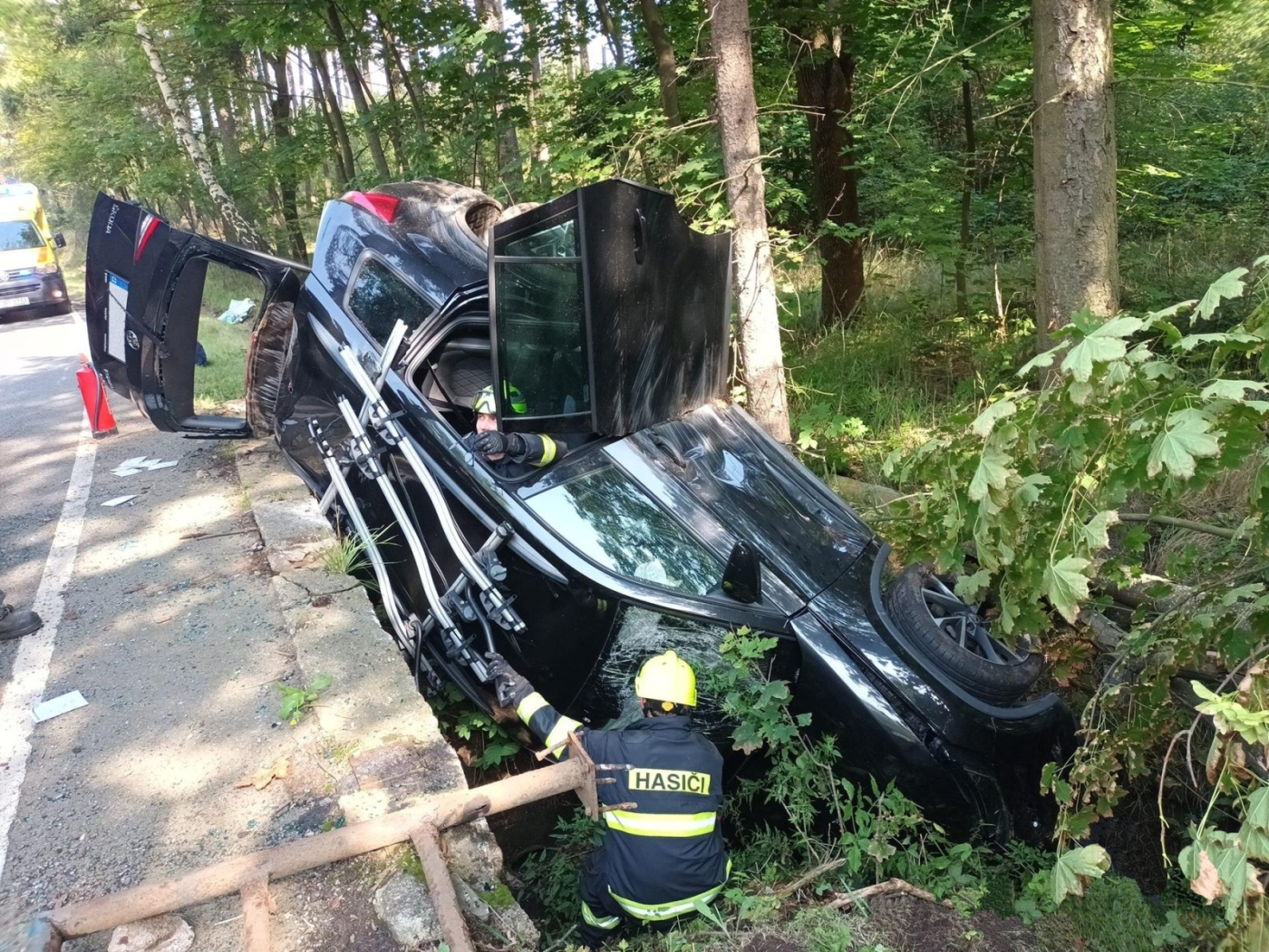 144-Havárie osobního vozidla za výjezdem z Příbrami směrem do Bohutína.jpg