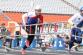 Český reprezentant běží s žebříkem v disciplíně výstup na cvičnou věž