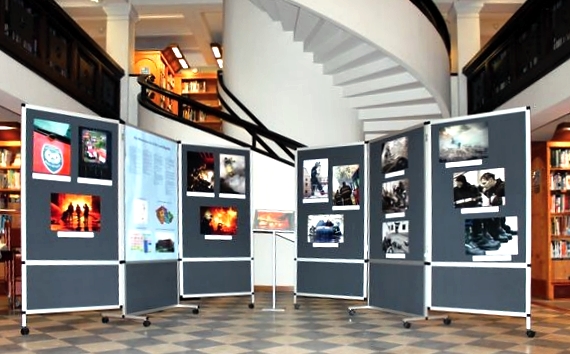 Výstava fotografií českých hasičů v Národní knihovně na Rikhardinkatu ve Finsku